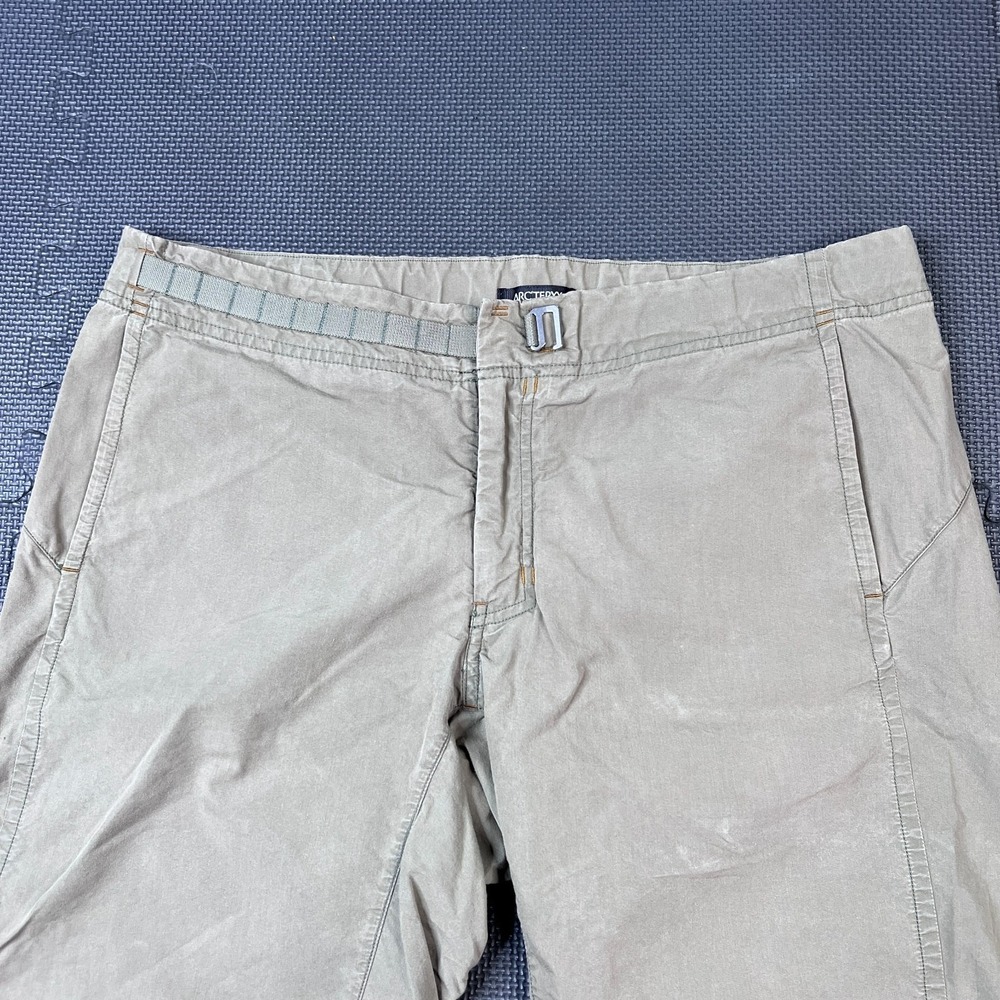 Arc'teryx Men's Relaxed Fit Hiking Shorts Size 36 Khaki Outdoor Climbing Logo - Picture 8 of 16
